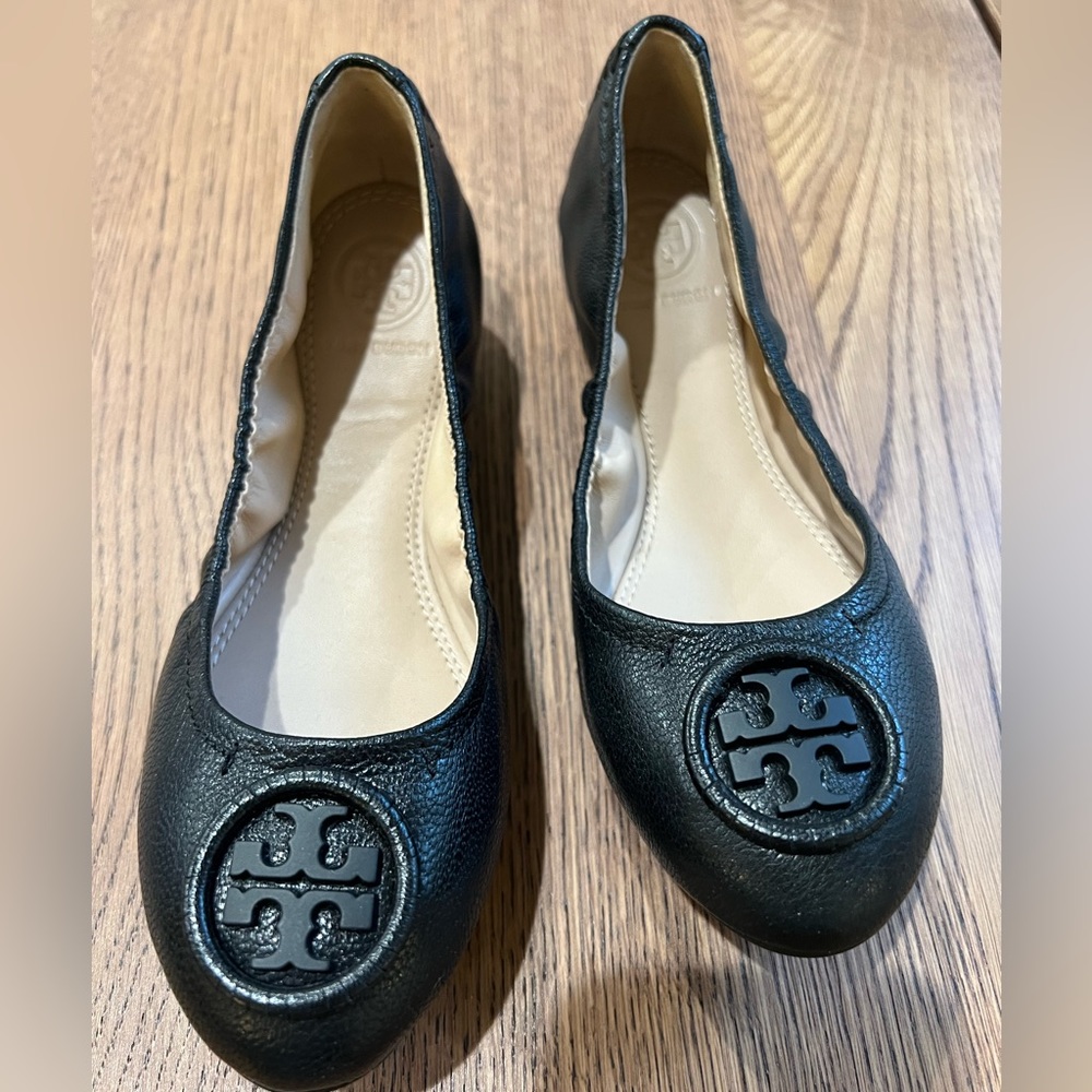 Tory Burch flats. Black leather. Size 5.